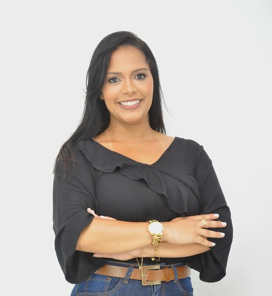 Dra. Luciana Santos, cirurgiã-dentista